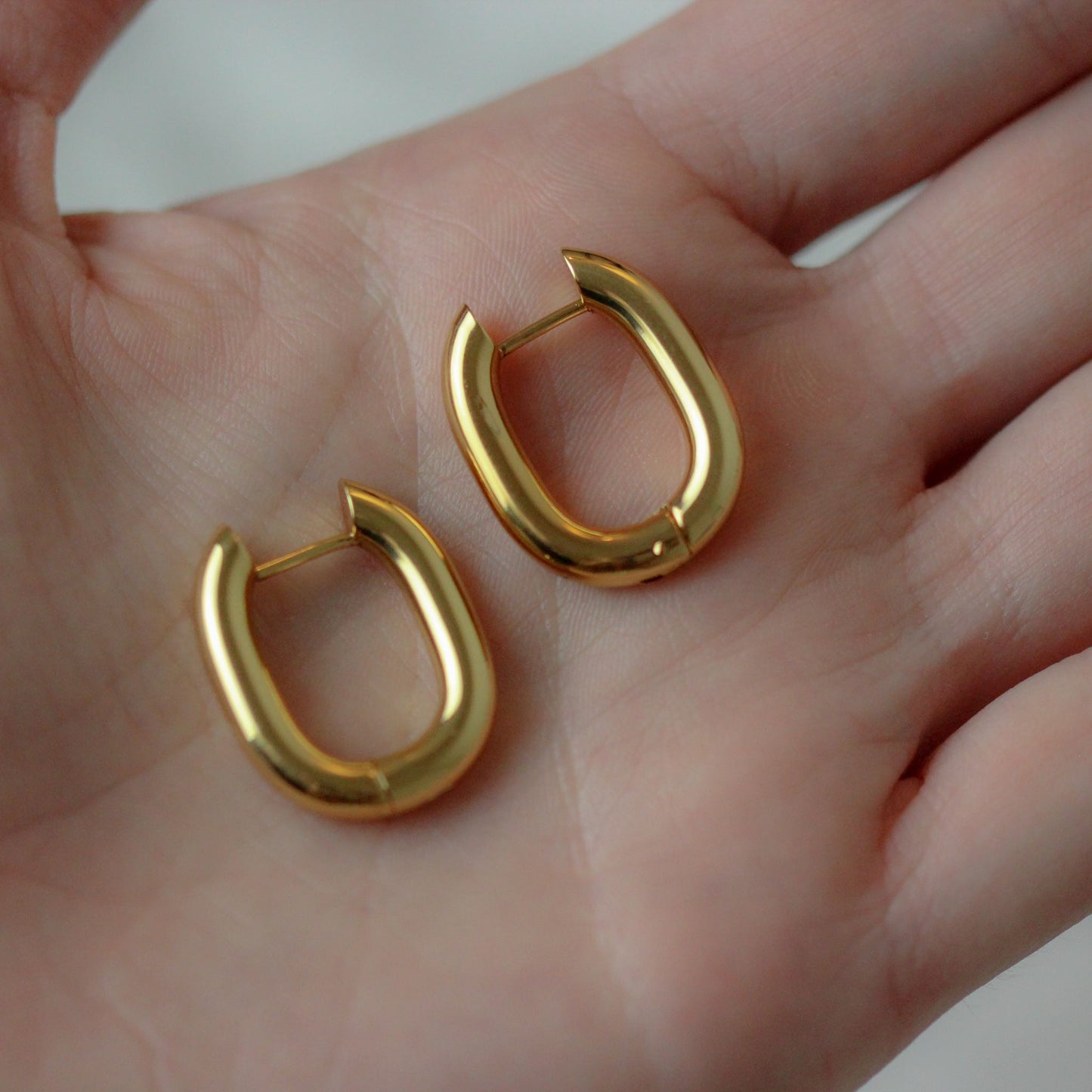 1 x Oval Hoops