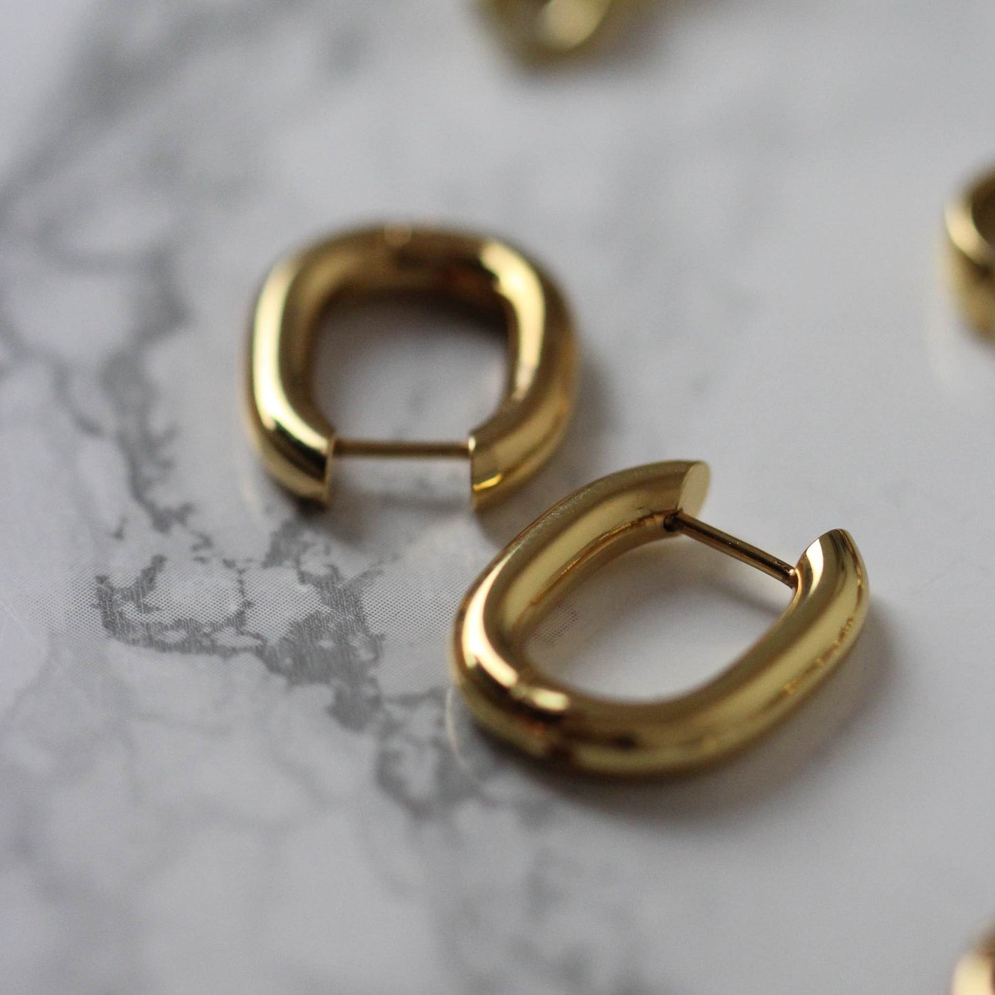 1 x Oval Hoops