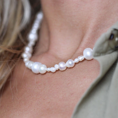 Pearly Necklace / / Mixed