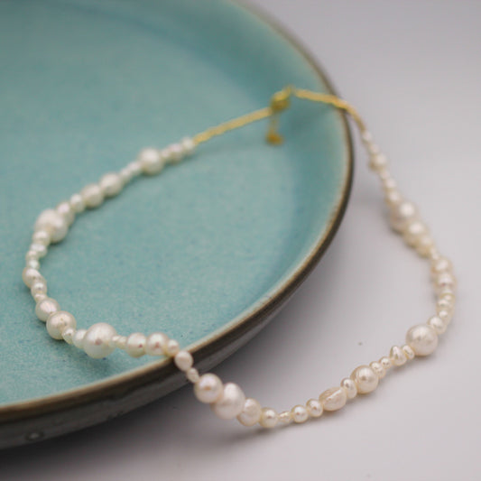 Pearly Necklace // Mixed